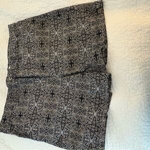 Paisley Black and White Patterned Shorts  Size 16